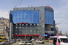 Входная группа ТЦ Медведь, торговый центр.  Пушкинская,  165